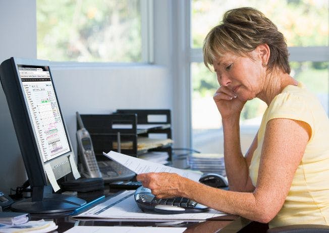 woman-in-home-office-with-computer-and-paperwork_652 x 462